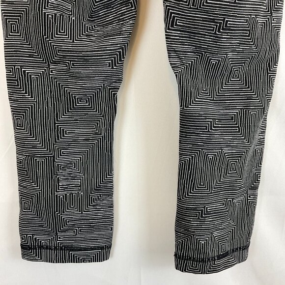 Lululemon Wunder Under Leggings 8 Black White Square Print Cropped - Picture 8 of 10